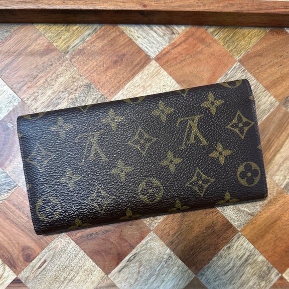 4092 LOUIS VUITTON Monogram Emilie Wallet Cherry Leather W/ Box - Picture 2 of 12